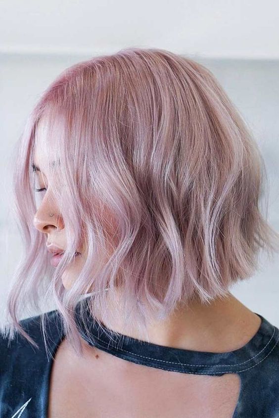 a cold pale pink A-line bob with waves and bleached touches is a catchy idea if you love cold shades