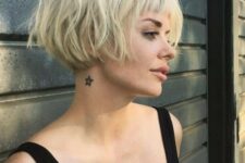 a lovely short blonde messy ear-length bob with a classic fringe and dimension looks very grunge-like