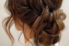 a lovely wavy low bun with a wavy and voluminous top, with some locks down is a chic and cool idea with a messy feel