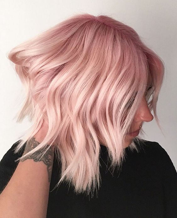 a soft pink long bob with waves and a slight ombre effect is a catchy and chic idea to rock