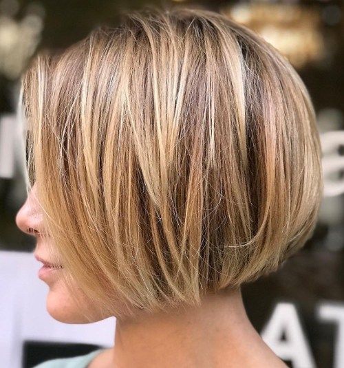 An A line jaw length bronde bob with a lot of volume and layers looks modern, fresh, bold and spectacular
