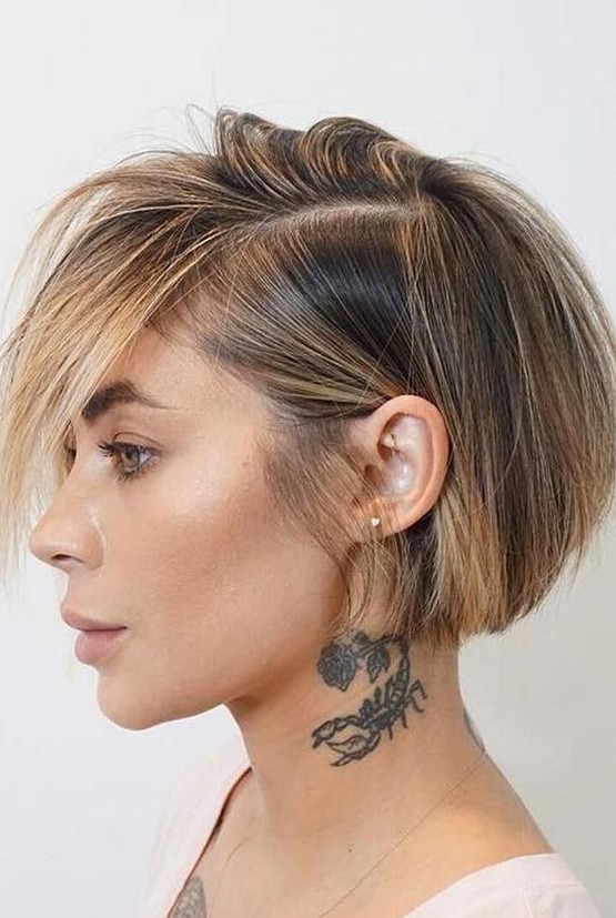 an ear-length bob with blonde balayage is a cool and catchy idea to rock, it looks modern and fresh