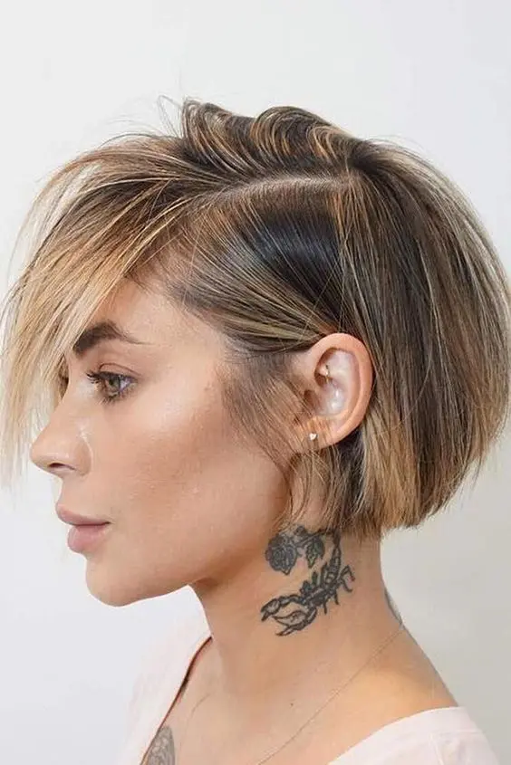 an ear length bob with blonde balayage is a cool and catchy idea to rock, it looks modern and fresh
