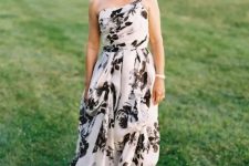 40 a contrasting one shoulder floral print maxi dress for a breezy and chic summer look of the mother of the bride