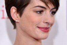 Anna Hataway wearing a long straight pixie with side bangs looks stylish and very elegant