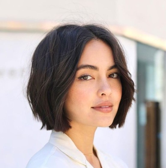 a cute and relaxed brunette midi bob with middle part and slight waves is a stylish idea if you love short length