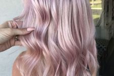 a delicate medium pale pink hairstyle with waves and a bit of volume is a chic and cool idea, you can rock it anytime
