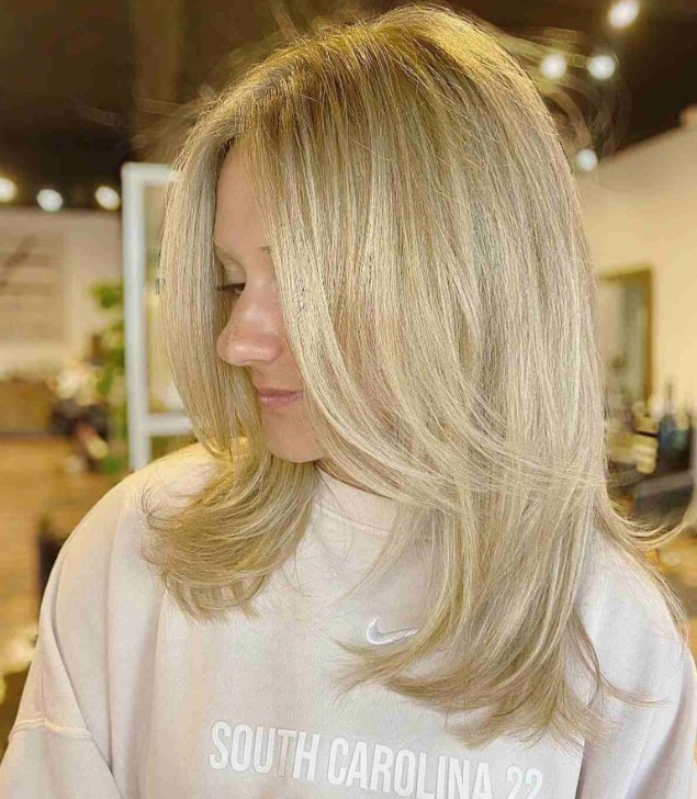a medium blonde straight wolf cut is a great idea if you have fine hair and want some volume at the crown