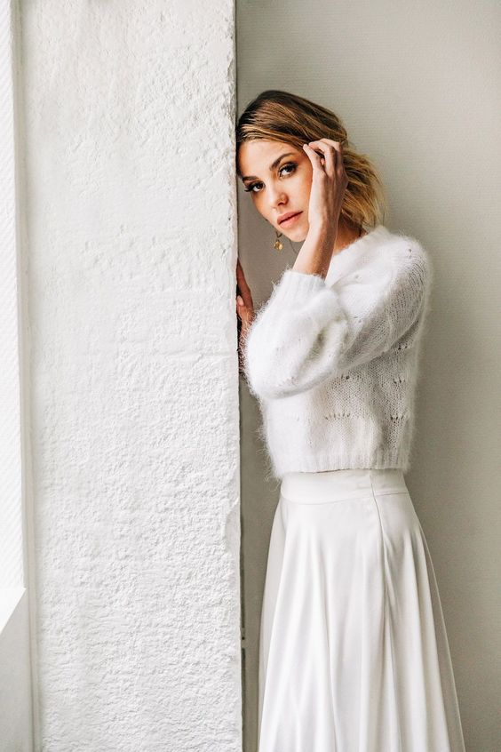 a simple bridal shower look with a cropped sweater, a plain midi skirt is a cool idea, it's very easy to repeat