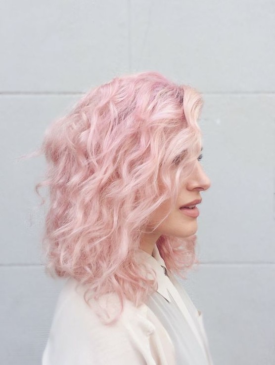 A very light shade of pink looks heavenly beautiful and makes this wavy hairstyle look jaw dropping
