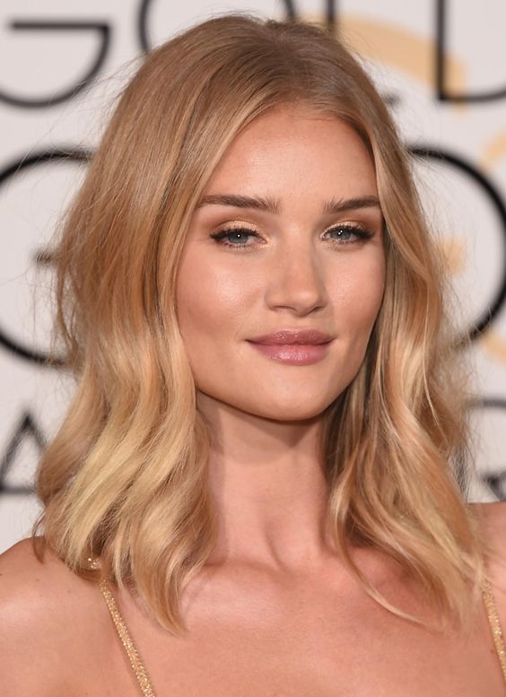 amedium-length honey blonde hairstyle with waves is a cool and catchy idea, it looks soft and delicate