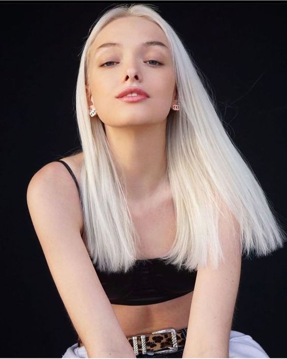 gorgeous long platinum blonde hair with straight hair is an amazing solution, it looks really jaw-dropping