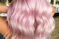 gorgeous peachy rose gold wavy hair is a lovely idea to try this summer, it looks very girlish