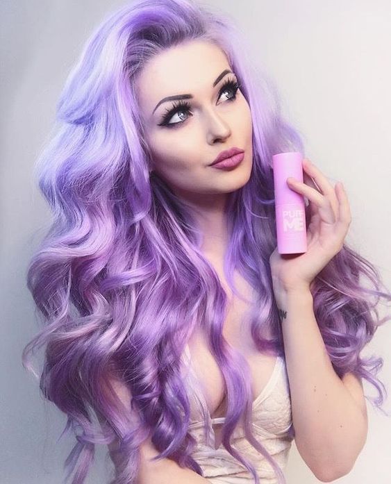 Jaw dropping lilac hair with a lot of volume and waves looks adorable, it will strike for sure