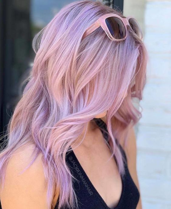 long mauve hair with silver balayage, with shaggy layers and some waves is a stylish and cool idea to try