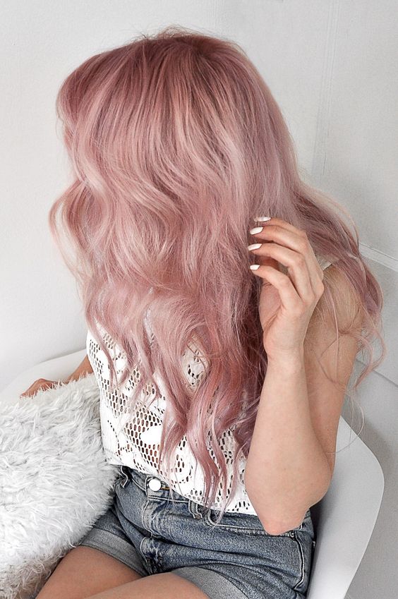 long pastel pink hair with a lot of volume and texture is a cool idea, you can rock it in any season and look gorgeous