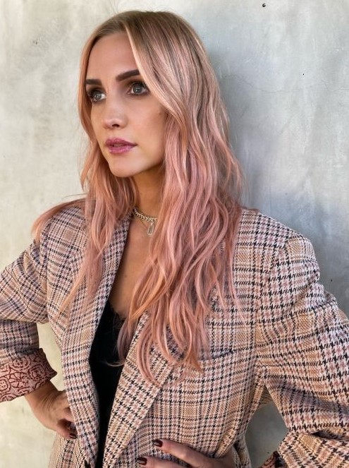 long wavy peachy rose hair is a lovely idea for every blonde to try for spring and summer