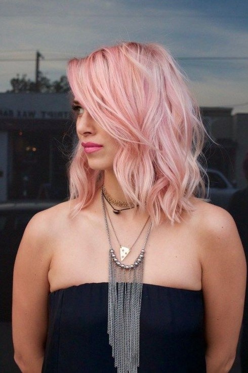 Shoulder length pastel pink hair with much texture and waves is a girlish and chic idea, it's a trendy color