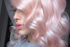 shoulder-length platinum pink hair with waves and volume is a cool idea, it looks amazing and very shiny