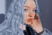 textural and wavy pastel blue hair that perfectly echoes with the blue eyes and accents them a lot