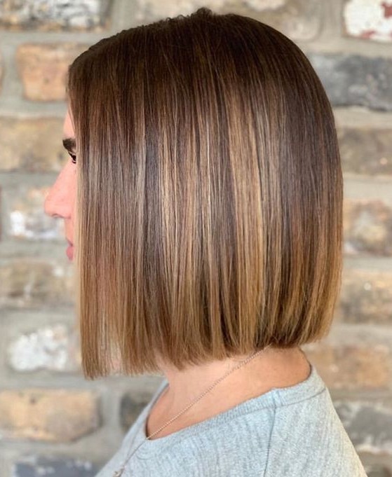 A chic bronde long bob with highlights and straight hair is an elegant and up to date idea