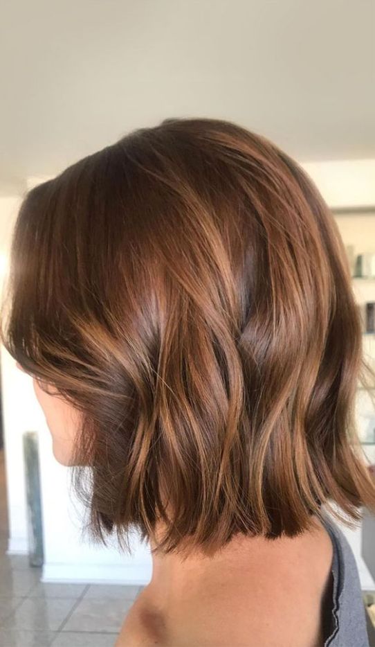 a long brown bob with caramel balayage and waves is a stylish idea, it looks fresh, cool and chic