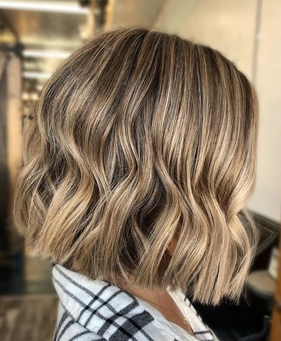 a stylish textural bronde choppy bob with waves and a darker root is a cool and fresh solution to try, it looks cool
