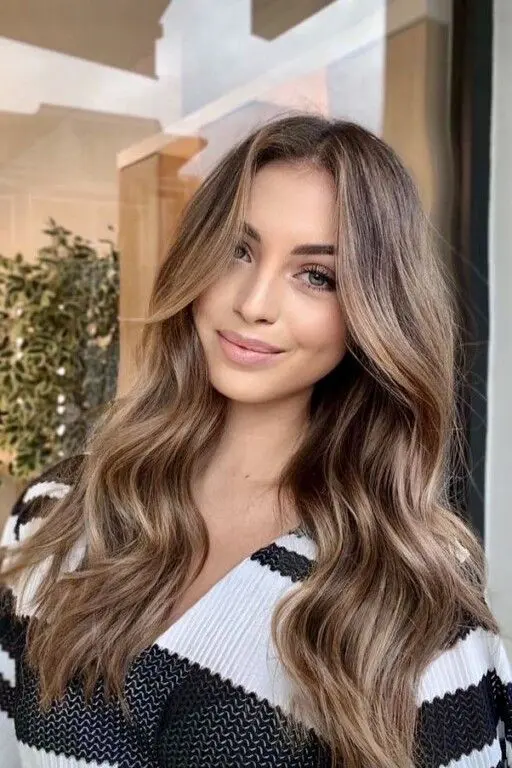 beautiful long light brow hair with golden bloden balayage, volume and waves, is always a cool and lovely idea