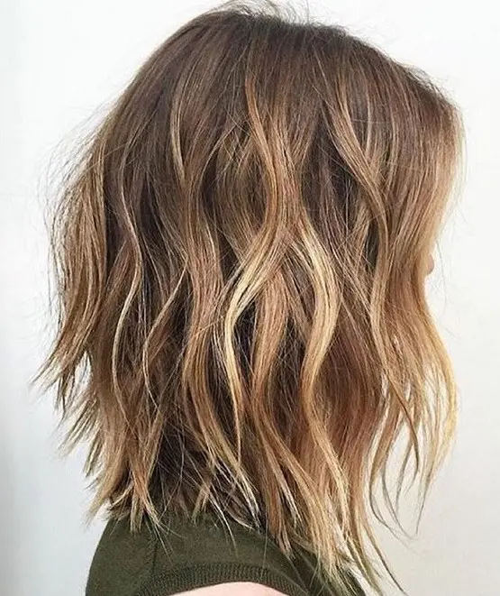 beautiful shaggy and choppy brown hair with blonde balayage and beach waves is a fantastic idea for the summer