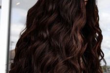extra long and bold dark brown hair with waves and volume is a catchy and stunning idea to rock, it looks amazing