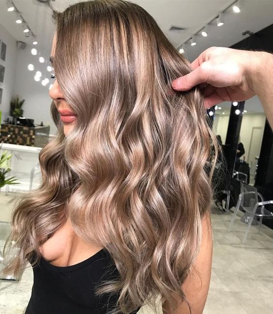 long light brown wavy hair with some volume is a chic and catchy idea to rock, it looks fab