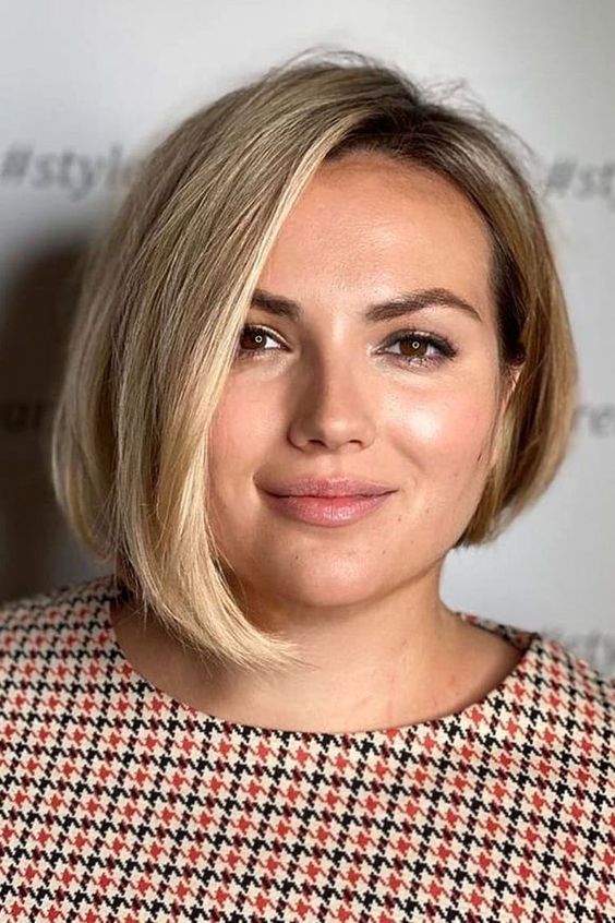 a pretty asymmetrical blonde bob with a darker root and curled ends is a super chic and catchy idea