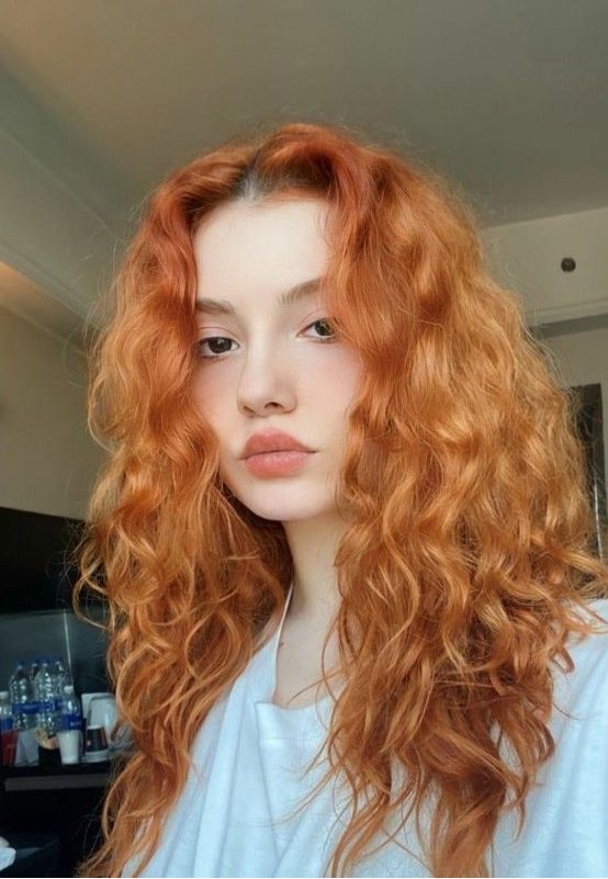 amazing long ginger hair with waves and a lot of volume is amazing, it will be a nice experiment for the fall