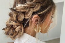 a cool loose hairstyle