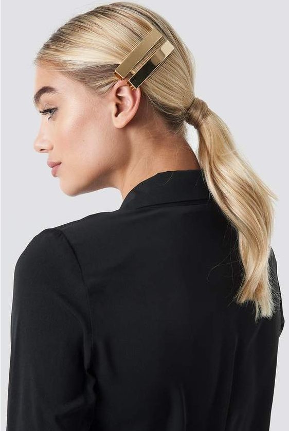 a double gold hair clip is a gorgeous way to look minimalist yet very trendy