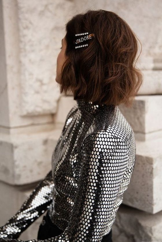a midi wavy and messy bob with some embellished bobby pins is a cool and catchy idea to style your bob for the holidays