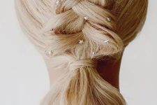 a whimsical Christmas ponytail with a braid styled as a Christmas tree, stars and a star hair pin is a fun idea