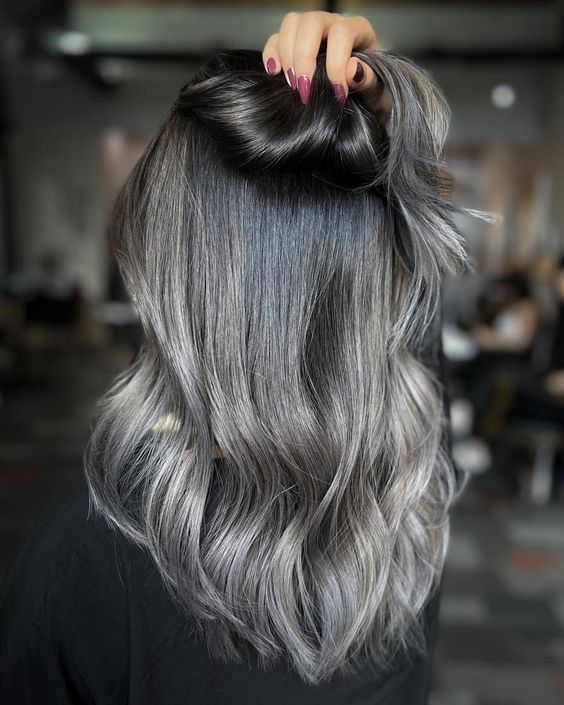 long and volumetric black hair with silver grey ombre and highlights plus waves is a lovely idea to rock