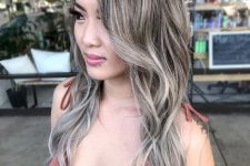 a chic wavy gray hairstyle