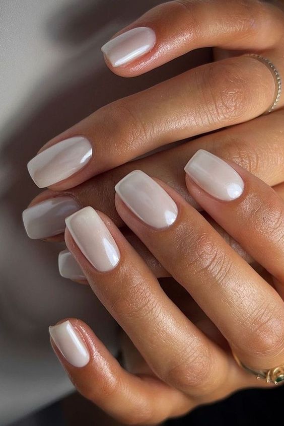 white chrome square nails are amazing for spring and summer, and chromatic finishes are on top right now