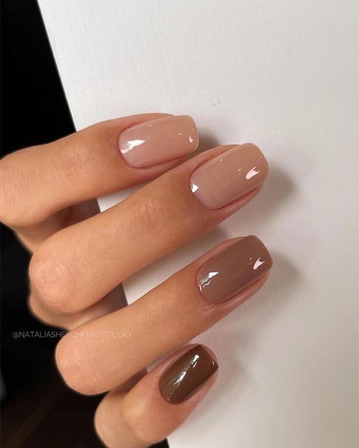 mismatching short square nails in fall colors from blush to deep brown are amazing for the fall
