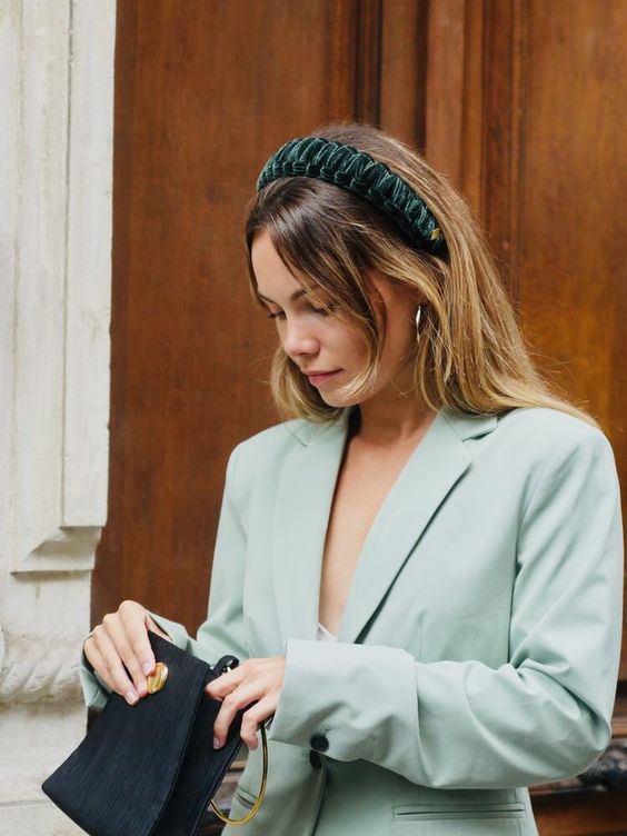 a dark green woven velvet headband is a cool accessory that matches the outfit perfectly