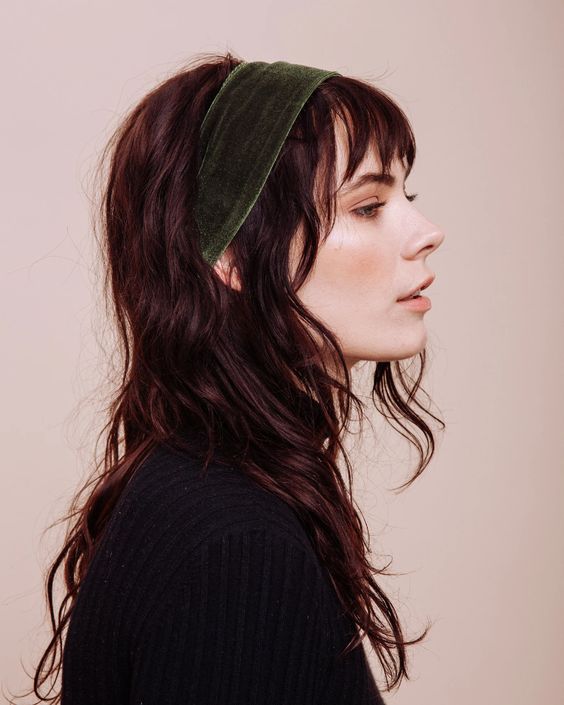 Such a velvet headband will instantly give you that free spirited 70s touch