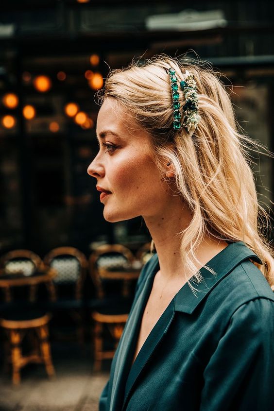 a holiday look in green, with large gemstone hairpins is amazing for a catchy and lovely outfit