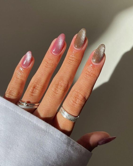 a lovely taupe and pink velvet manicure is a veyr eye-catchy solution if you can't choose a color