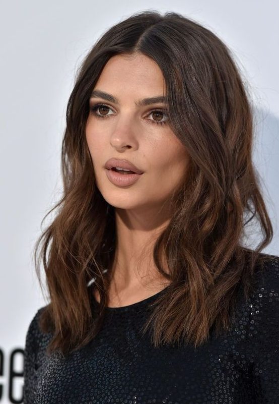 Emily Ratajkowski wearing medium-length chocolate brown hair with chestnut highlights and waves is a lovely idea