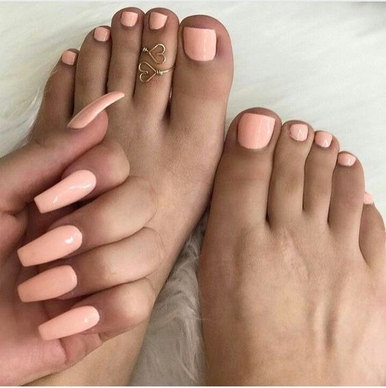 a Peach Fuzz manicure paired with a matching pedicure look super cool and very summer-like
