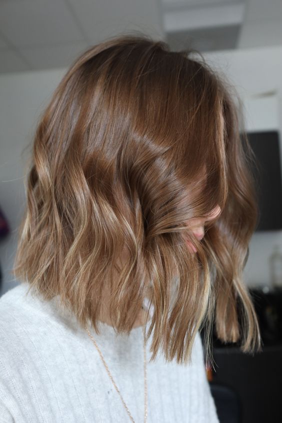 a beautiful shoulder-length light brown bob with blonde highlights and some waves is a cool and stylish idea