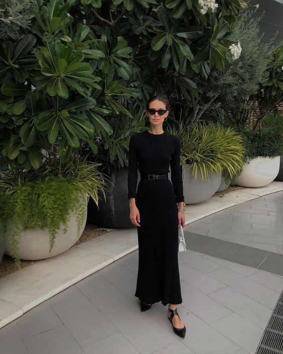 a black maxi dress with a belt to highlight the waist, black pointed shoes and a small white bag for a special occasion