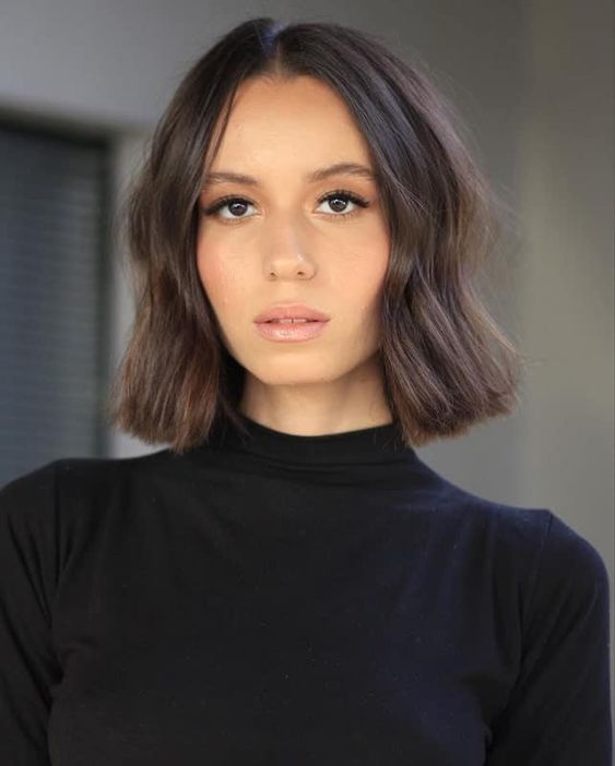 a dark brown midi bob with messy waves is a stylish idea to rock, its messy look is chic